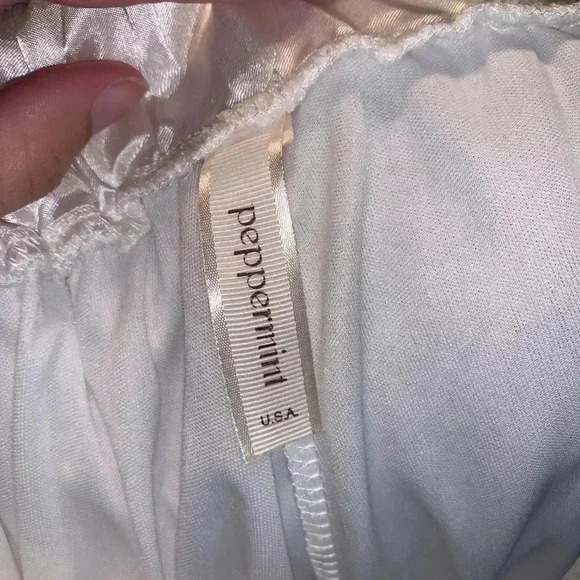 White lace skirt - Picture 2 of 3